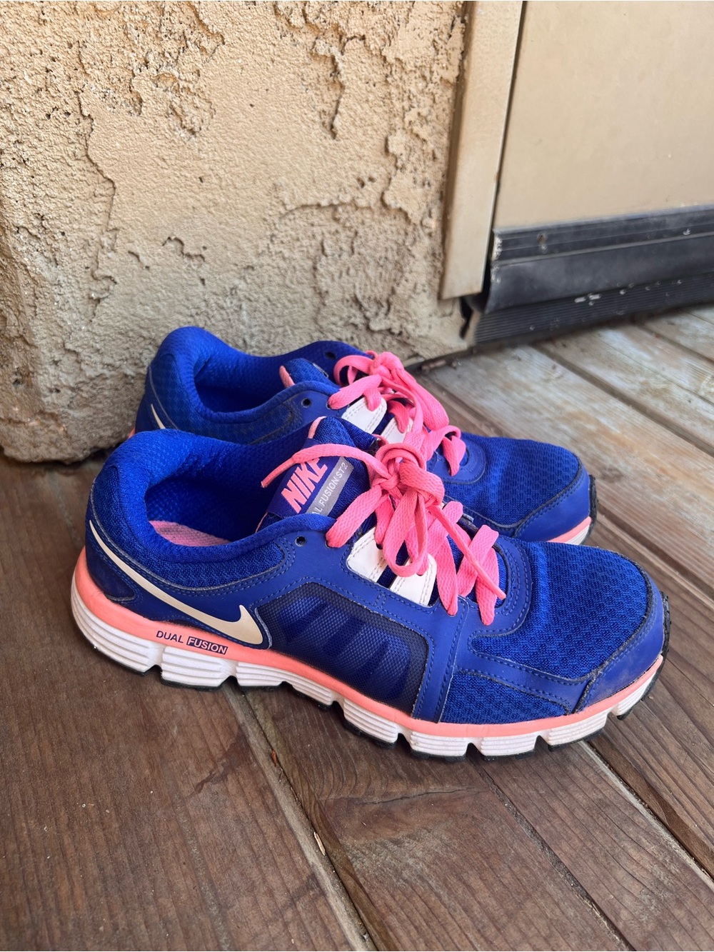 Nike Dual Fusion Sneakers
